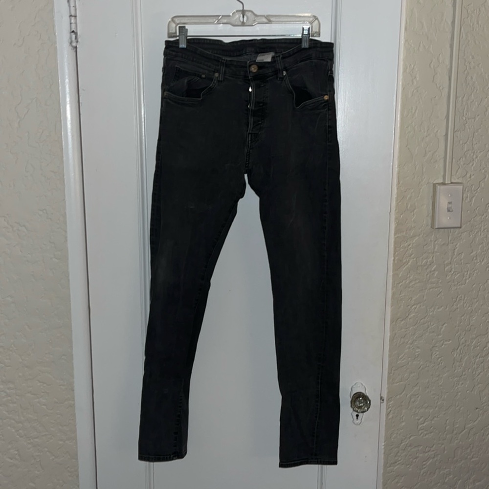 Black H&M men’s skinny jeans